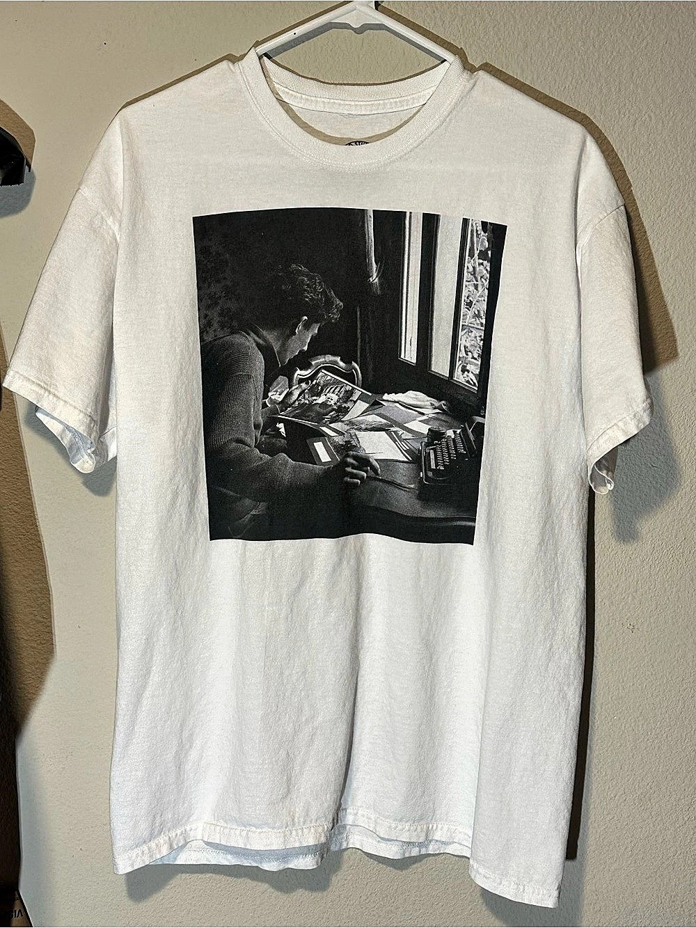 Walt Girdner Graphic Tee in White & Black Size Large